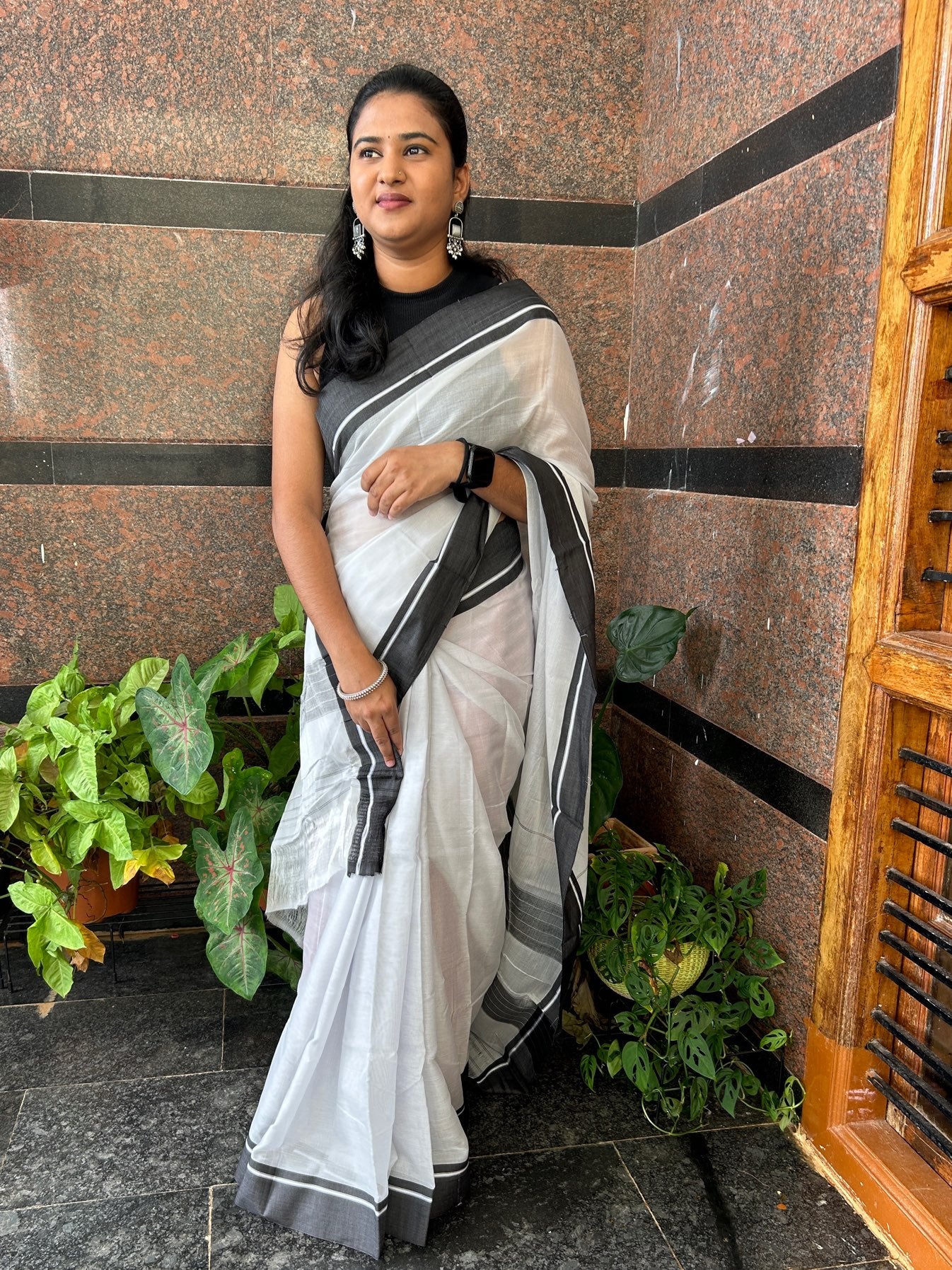 WHITE PATTEDANCHU SAREE.