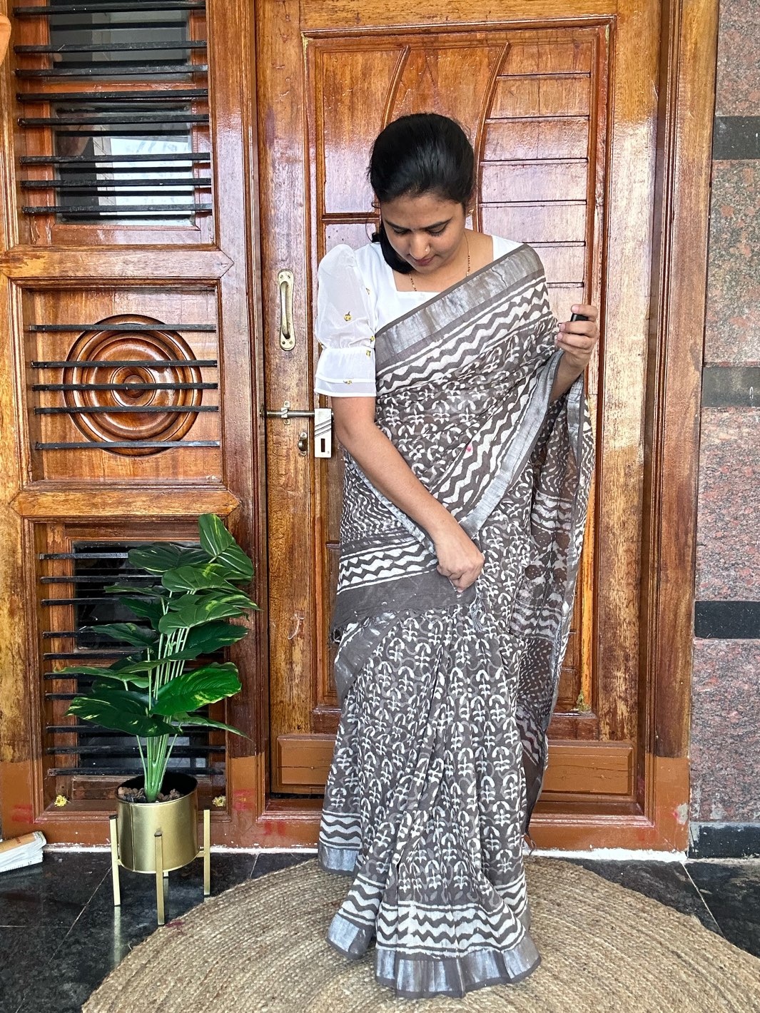 BROWN LINEN SAREE