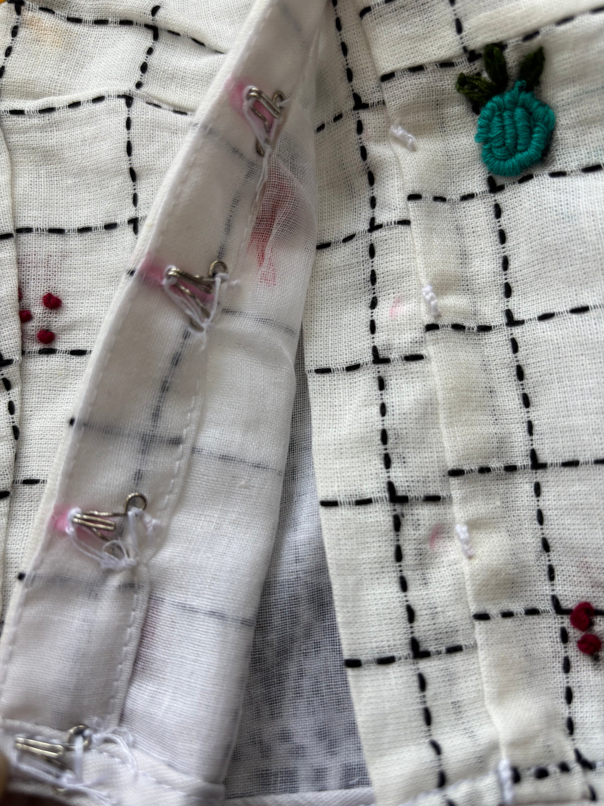 WHITE EMBROIDERED BLOUSE