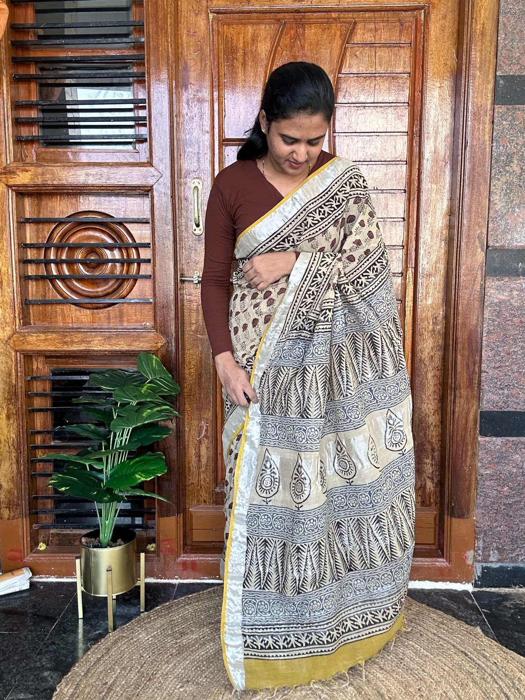 BROWN LINEN SAREE