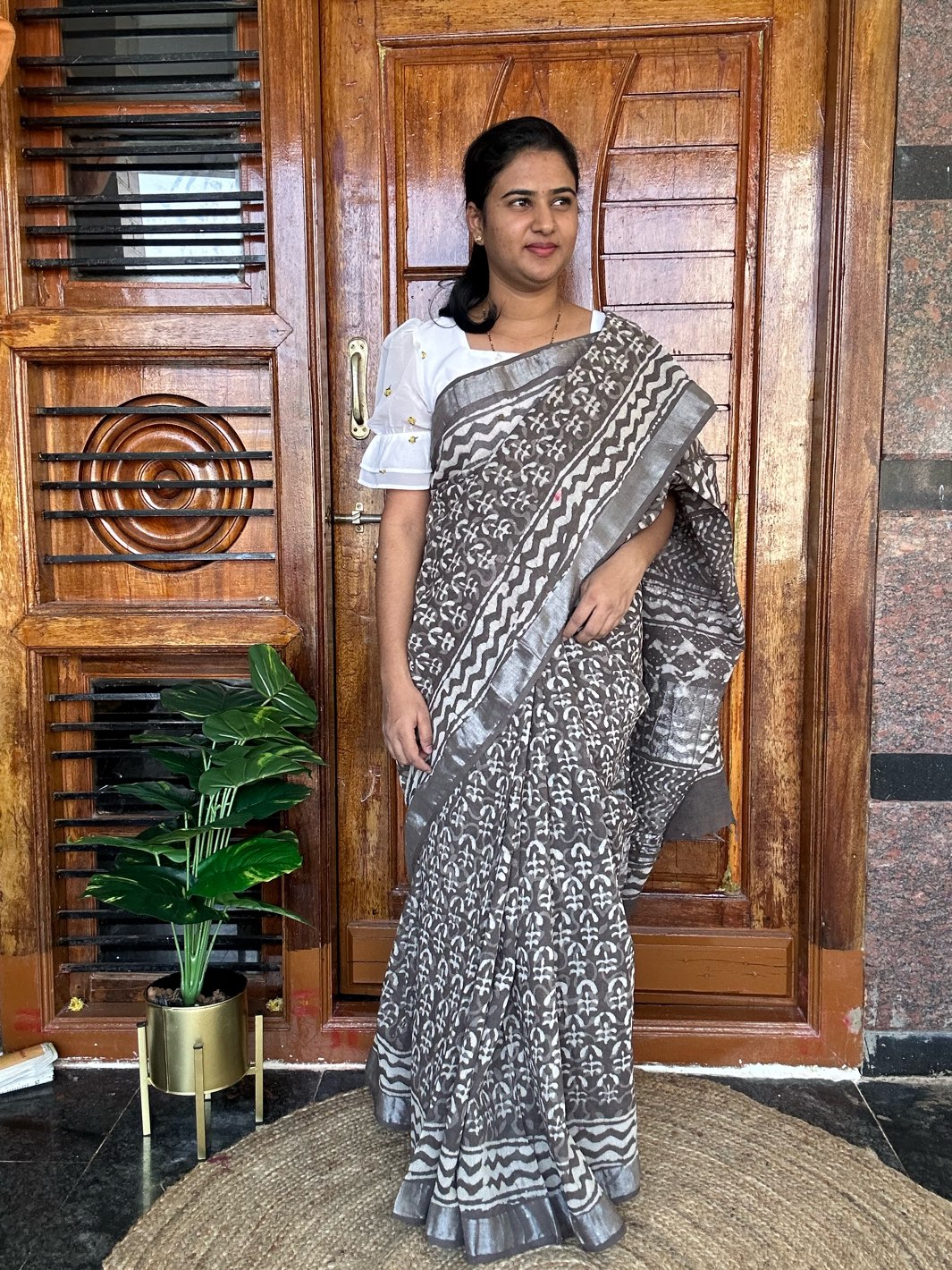 BROWN LINEN SAREE