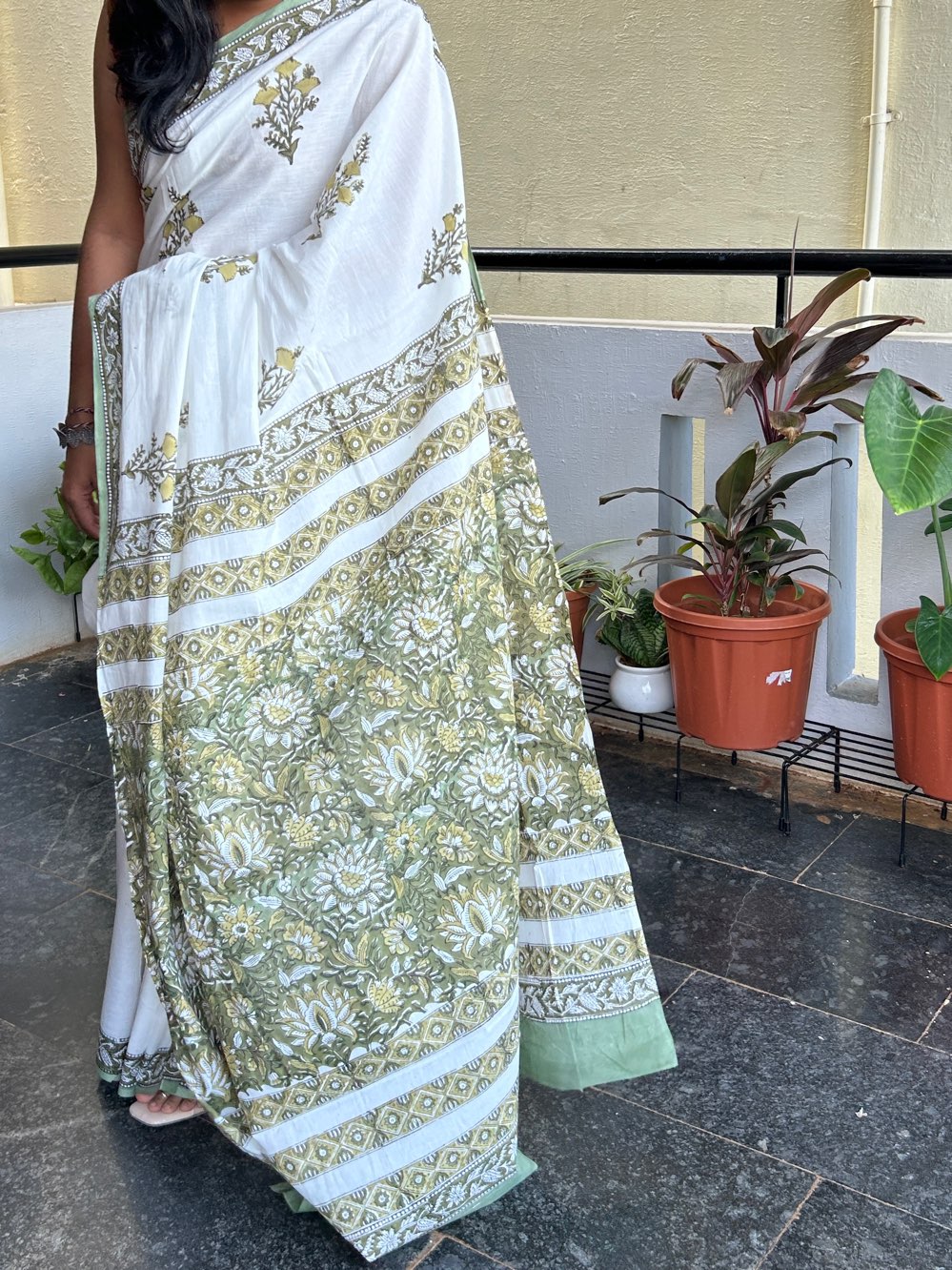 white handblock mulmul cotton saree