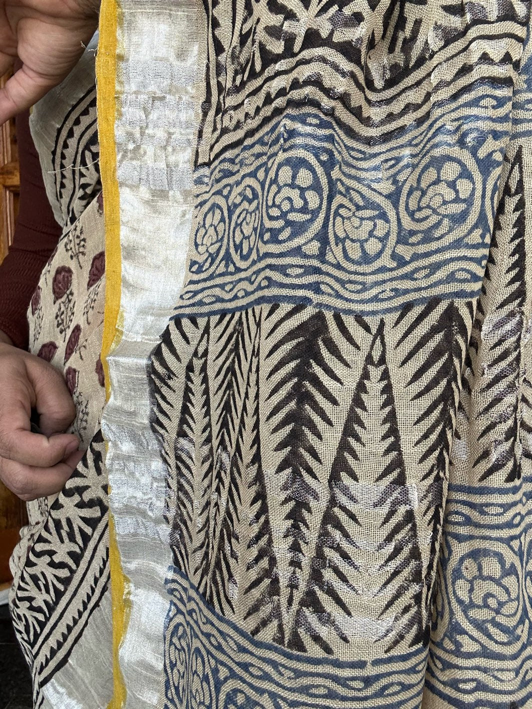 BROWN LINEN SAREE
