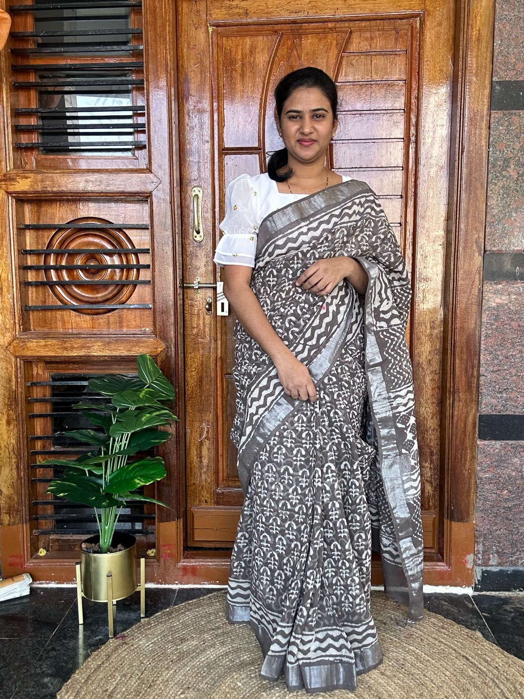 BROWN LINEN SAREE