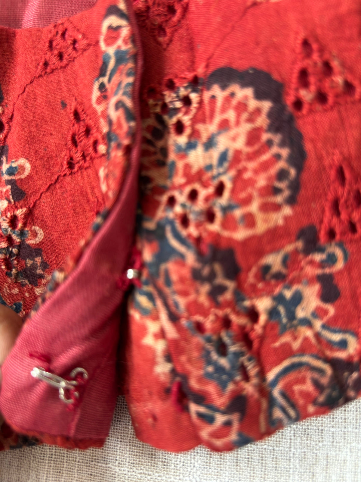 MAROON HAKOBA BLOUSE