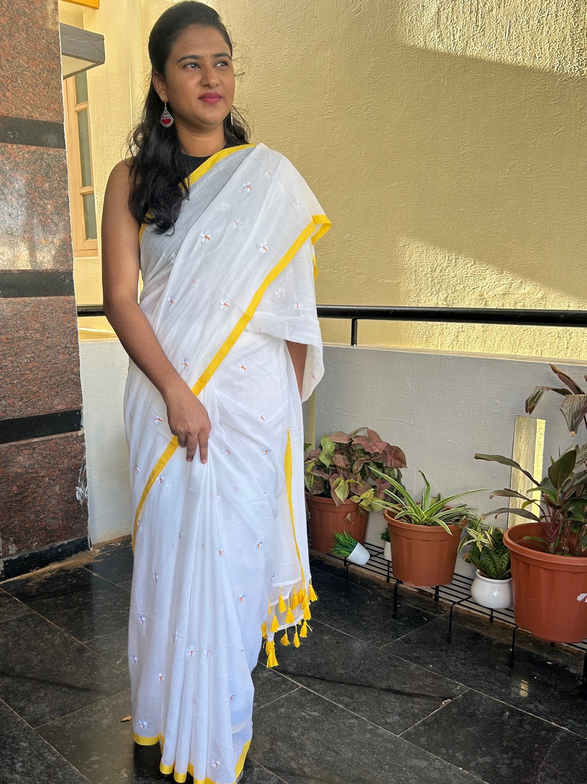 WHITE EMBROIDERY MUL SAREE