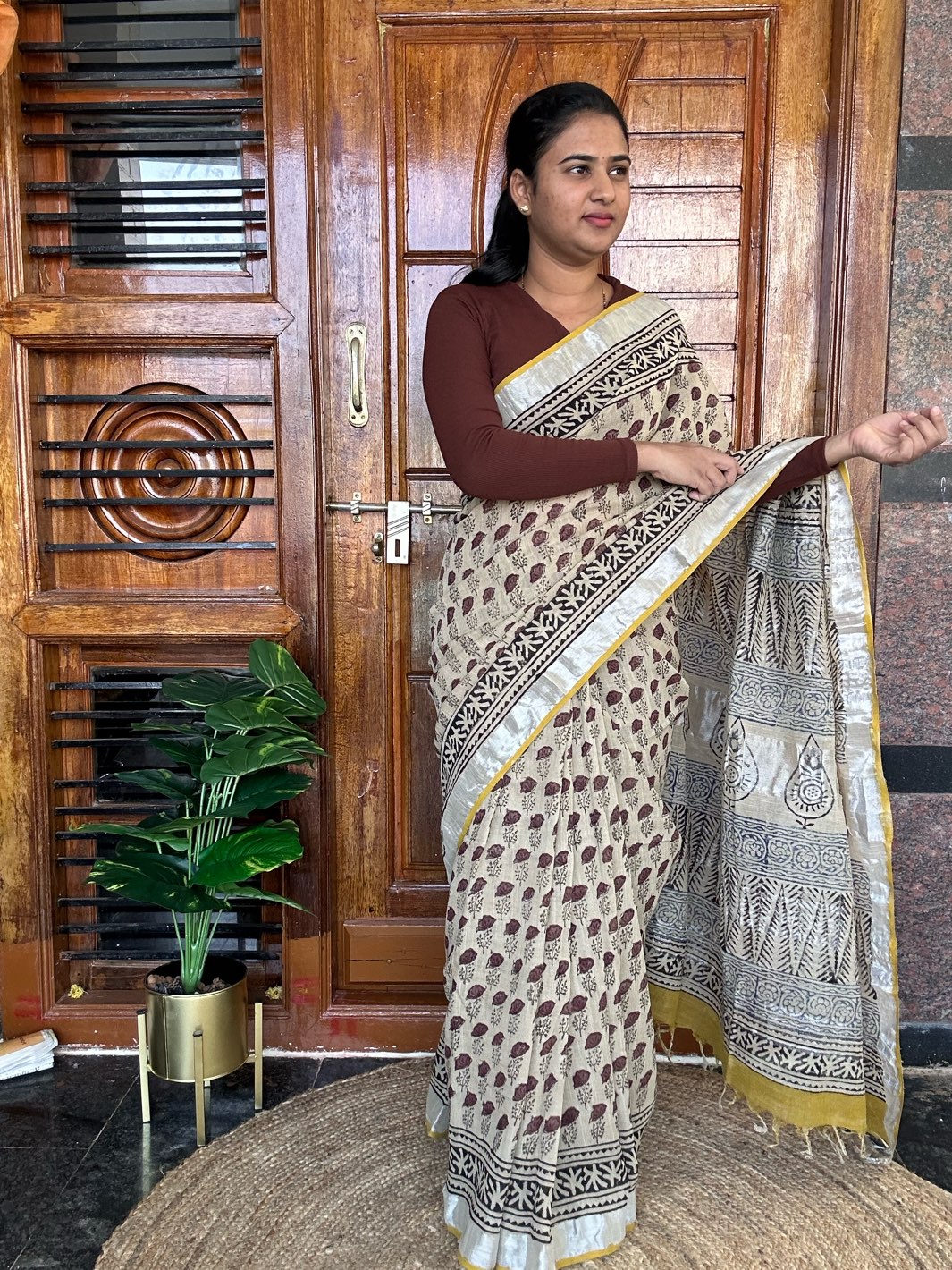 BROWN LINEN SAREE