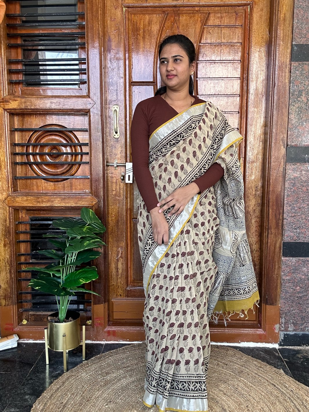 BROWN LINEN SAREE