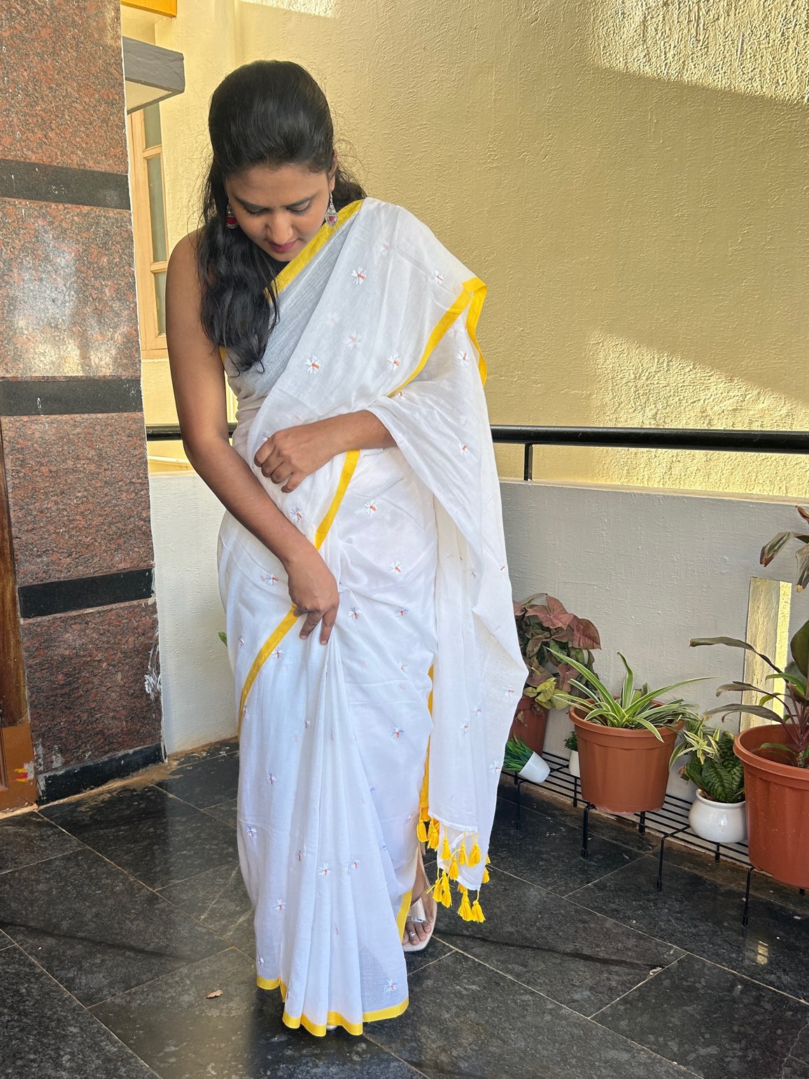 WHITE EMBROIDERY MUL SAREE