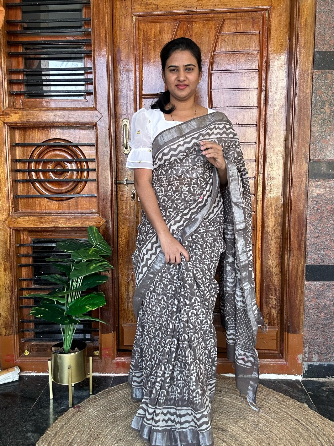 BROWN LINEN SAREE