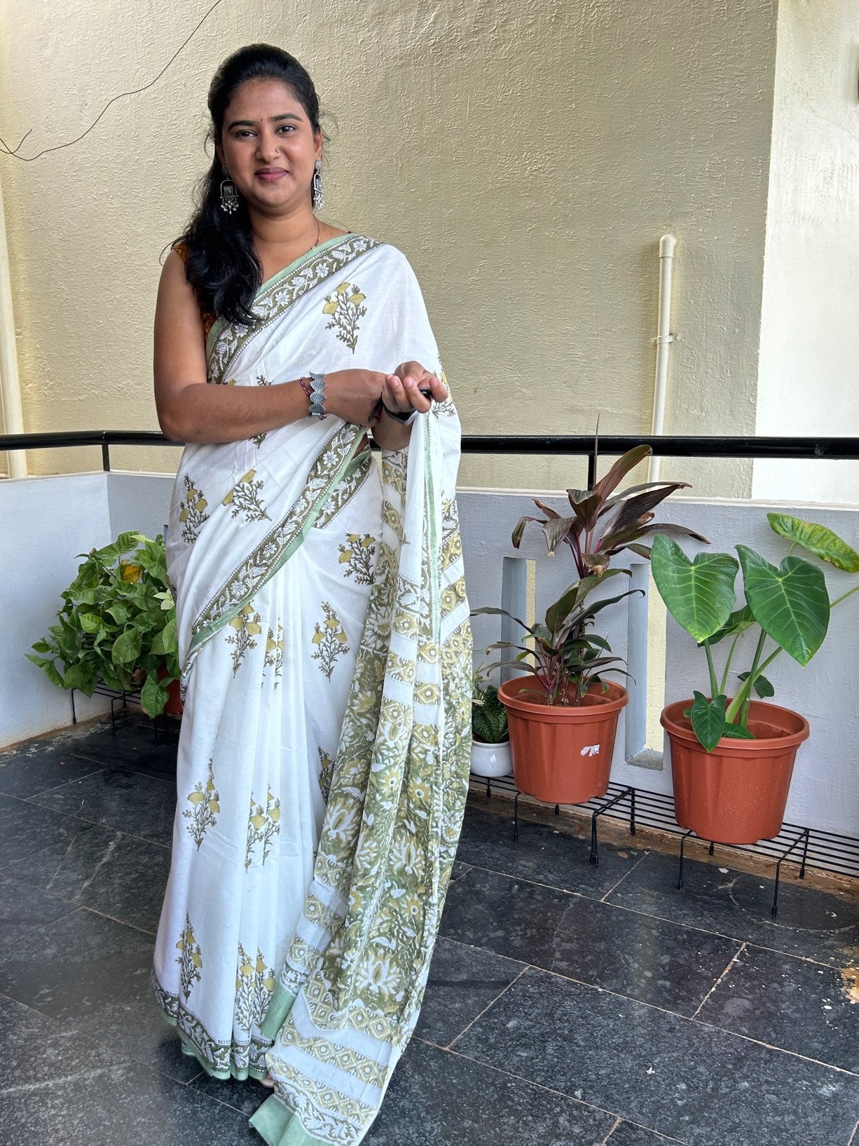 white handblock mulmul cotton saree