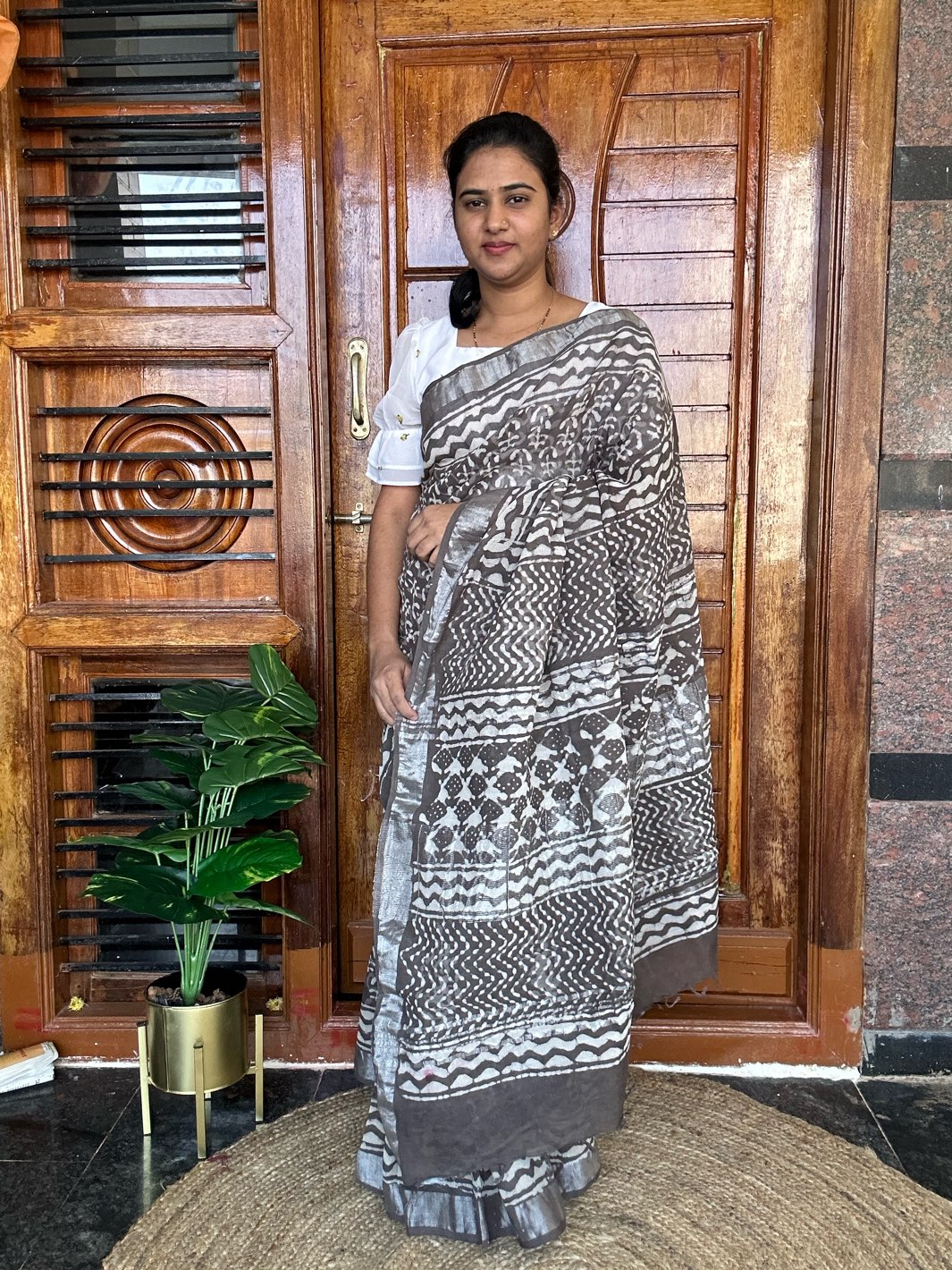 BROWN LINEN SAREE