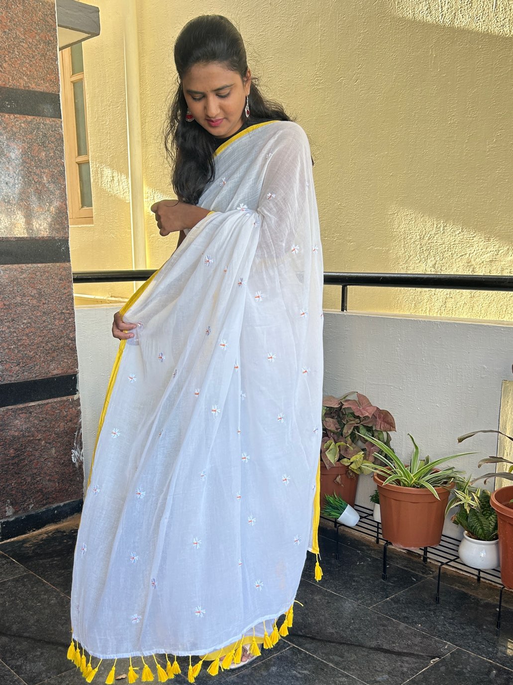 WHITE EMBROIDERY MUL SAREE