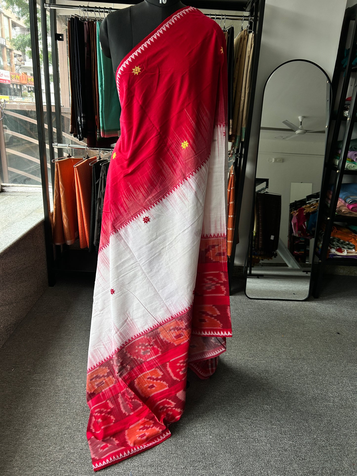 RED DHANIAKHALI SAREE