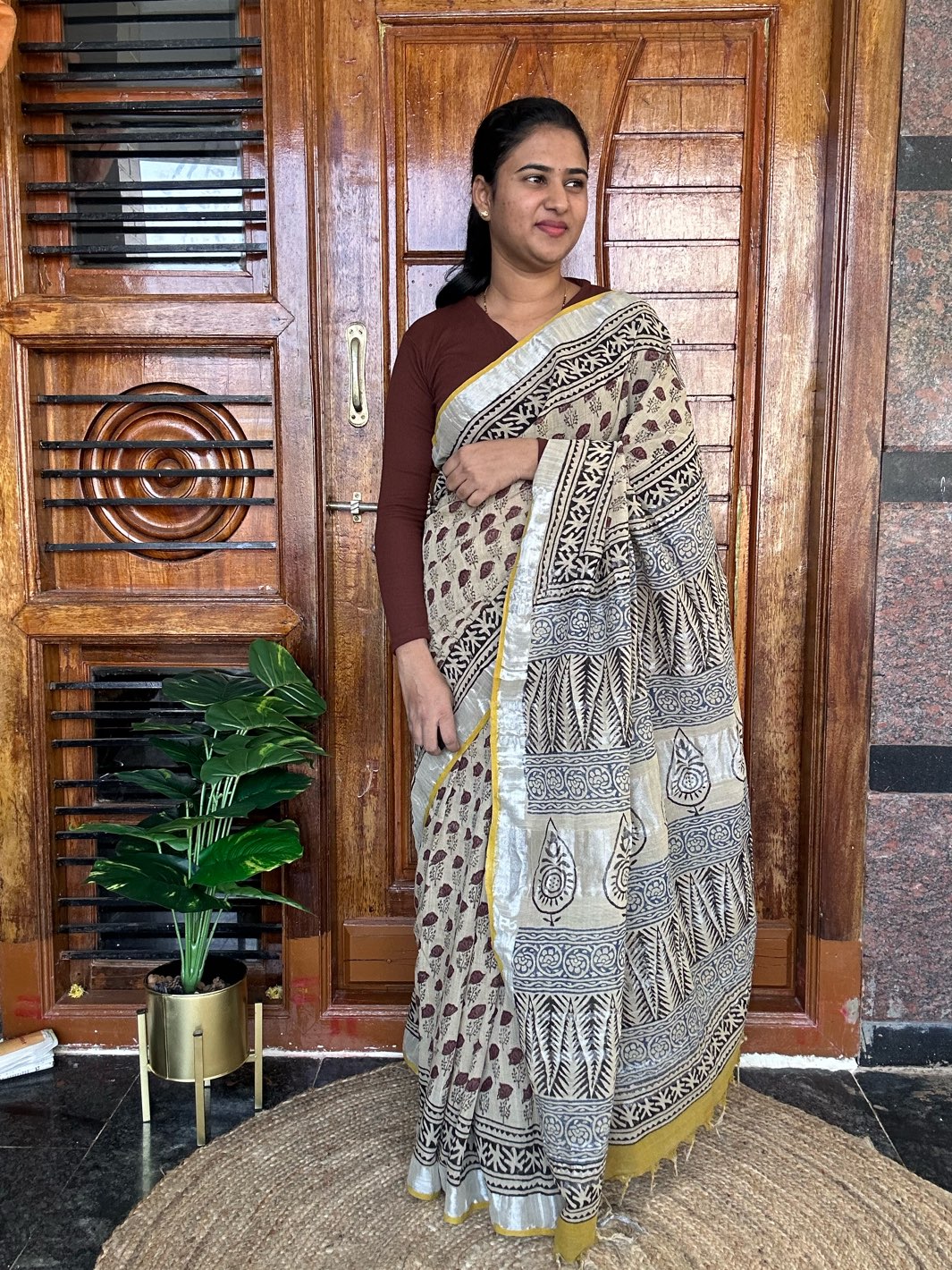 BROWN LINEN SAREE