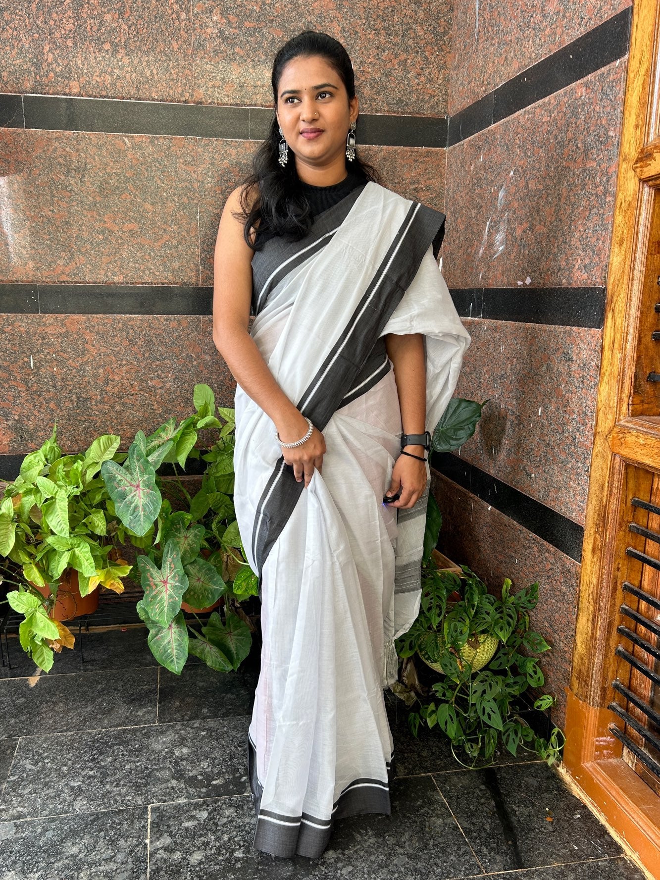 WHITE PATTEDANCHU SAREE.