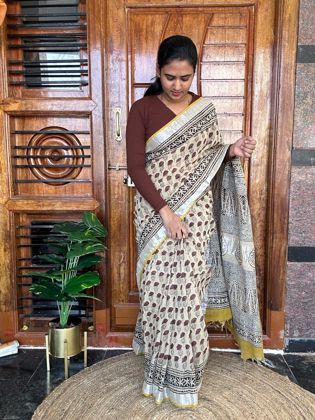 BROWN LINEN SAREE