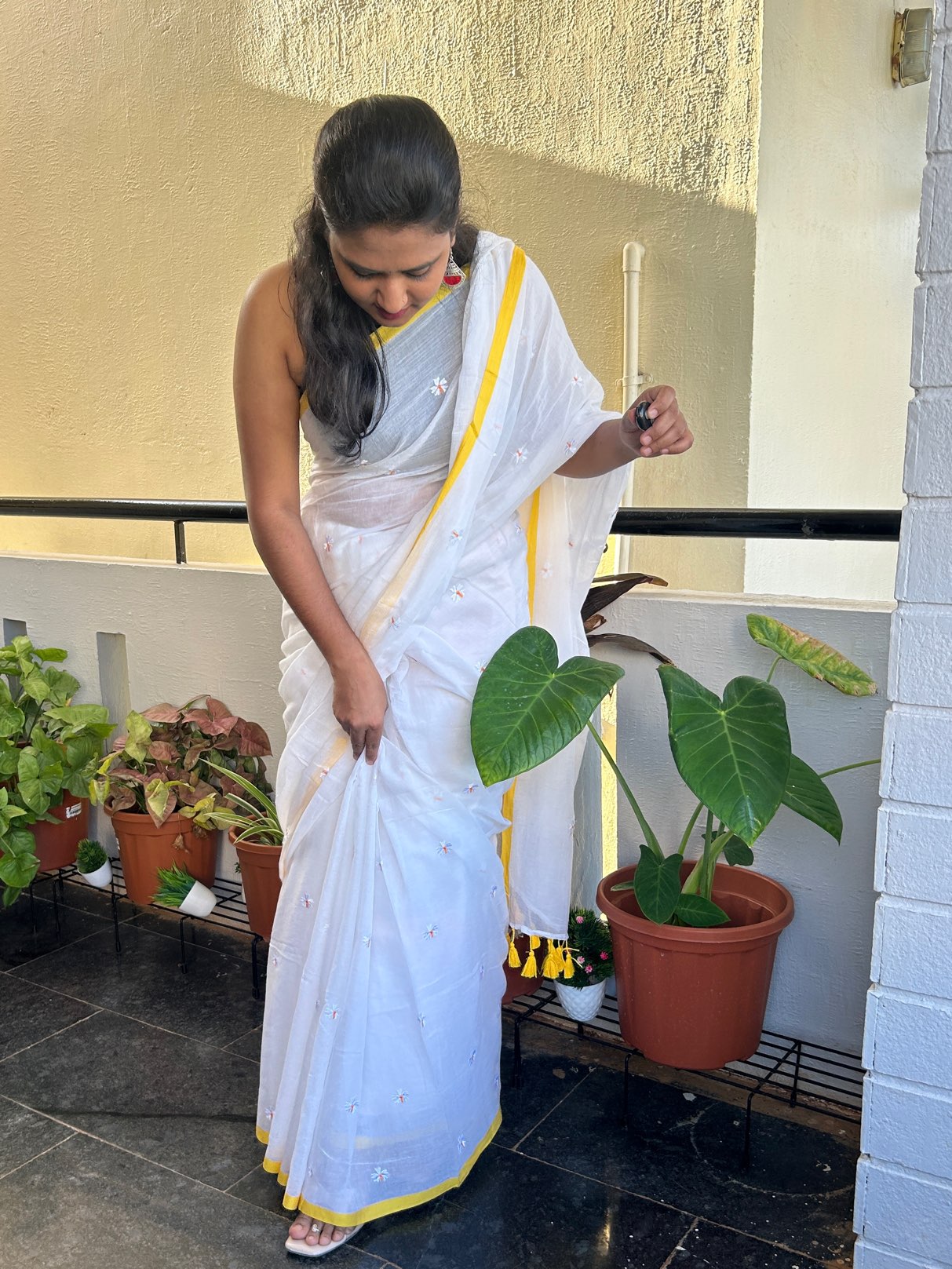 WHITE EMBROIDERY MUL SAREE