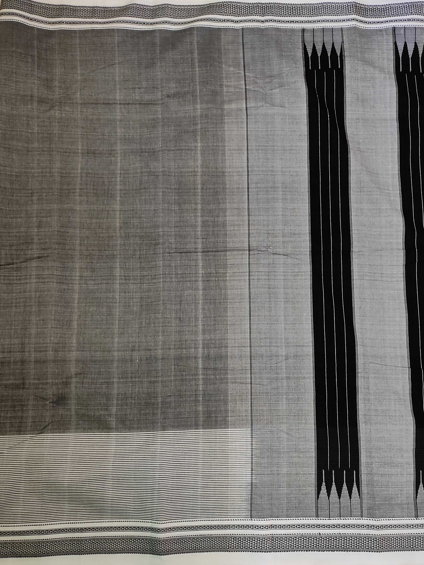GREY HANDLOOM ILKAL SAREE.