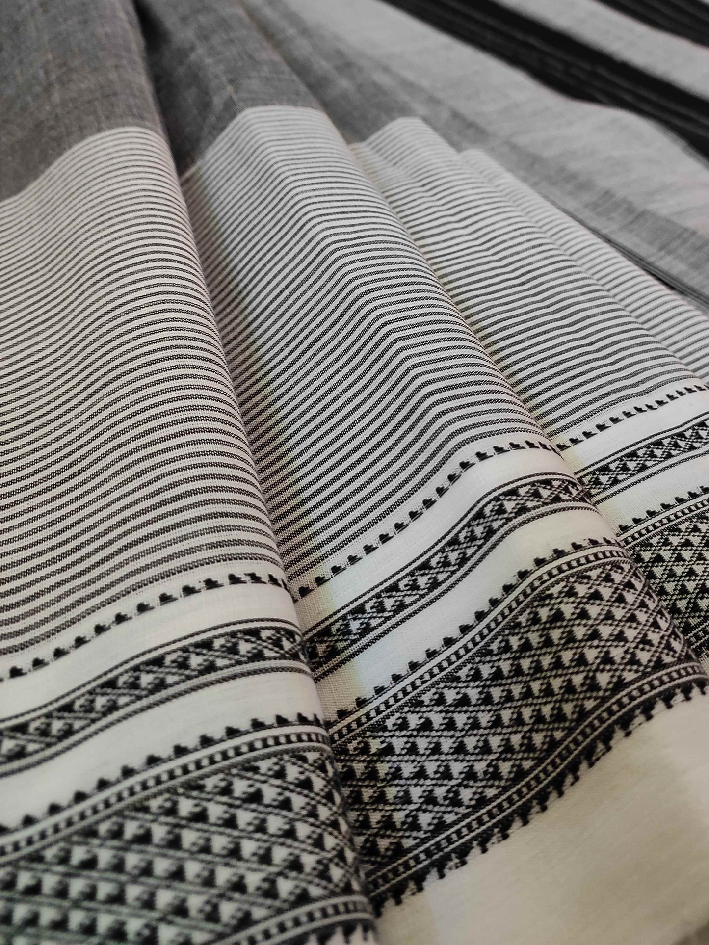 GREY HANDLOOM ILKAL SAREE.