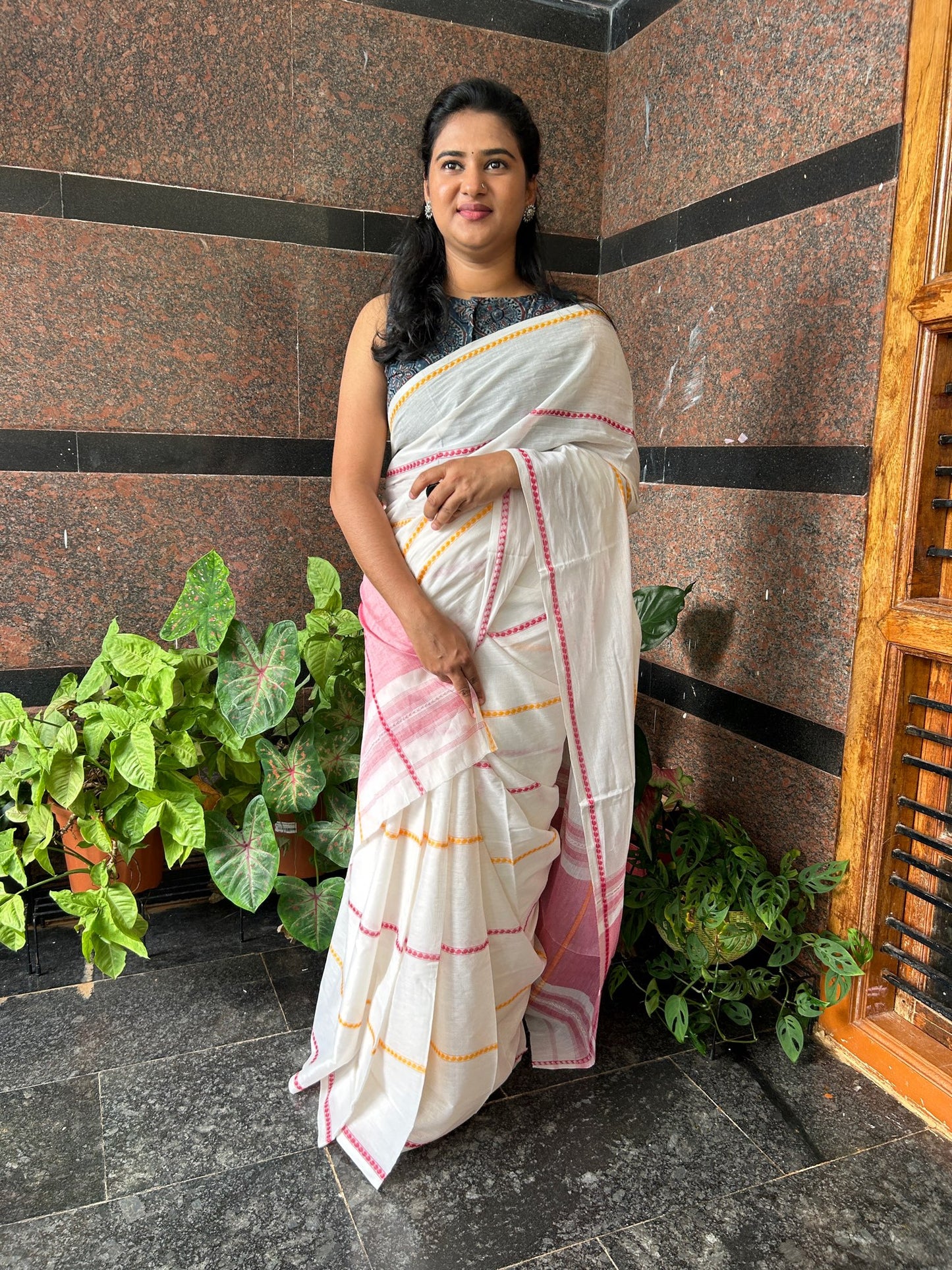 WHITE DHANIAKHALI SAREE