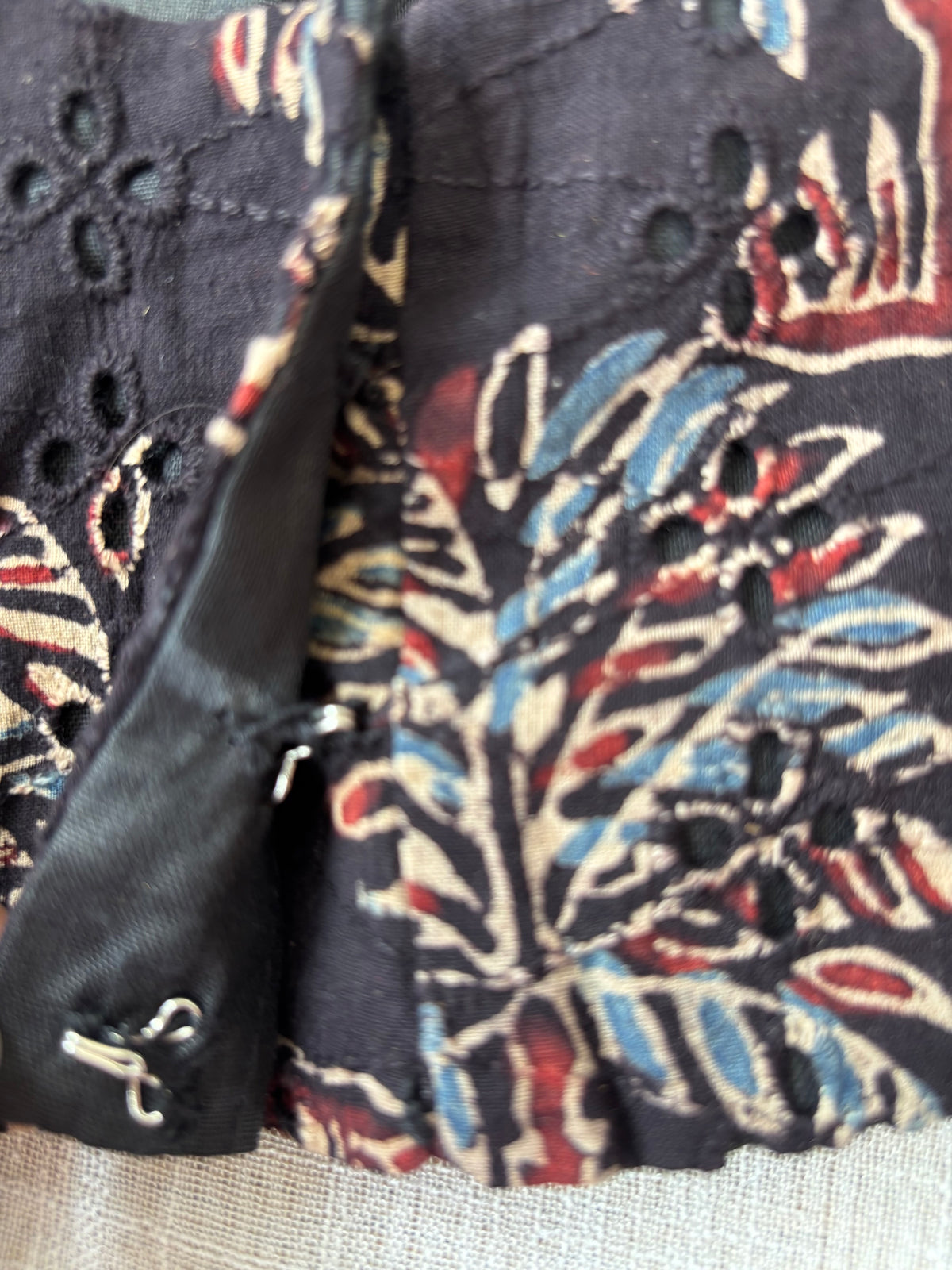 BLACK HAKOBA BLOUSE
