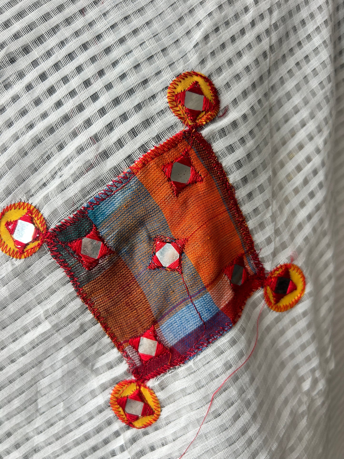 White applique kota