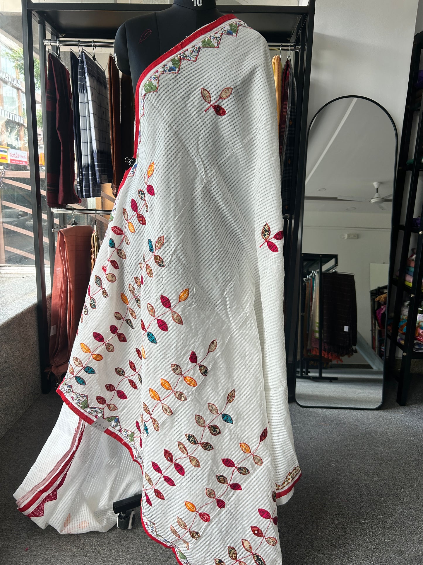 White applique kota