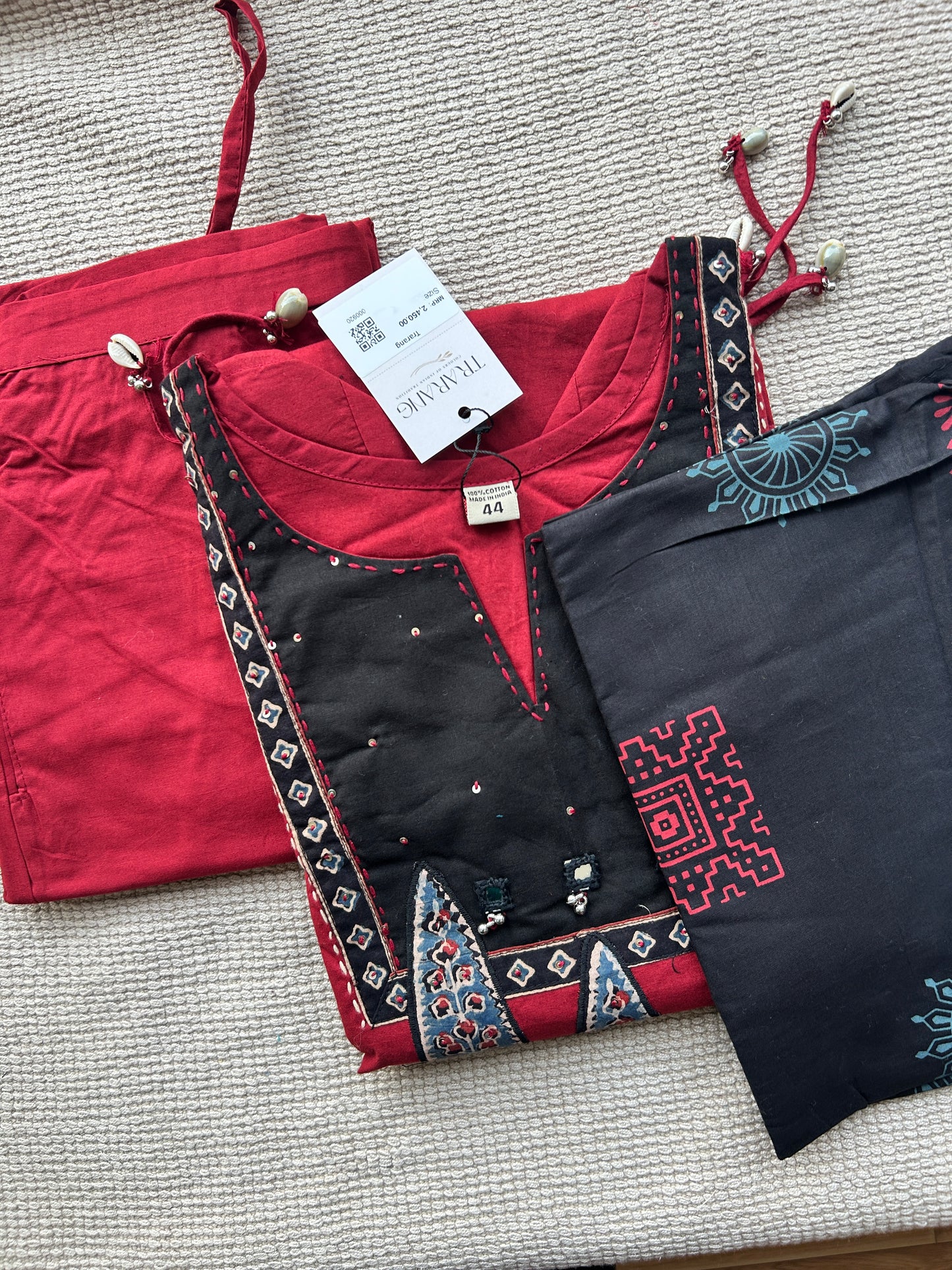 RED GAMTHI COTTON SUIT