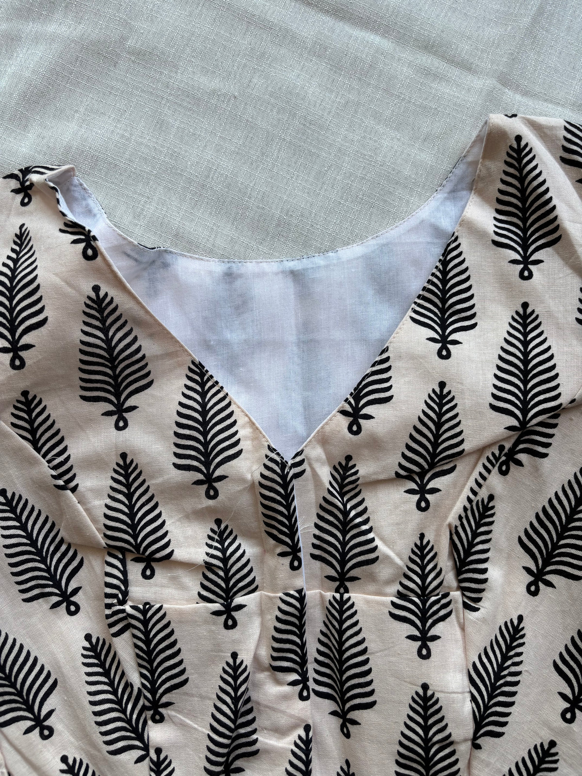 WHITE STRECHABLE BLOUSE
