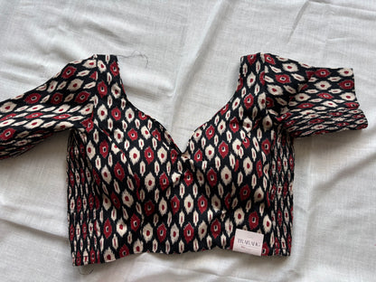 BLACK STRECHABLE BLOUSE