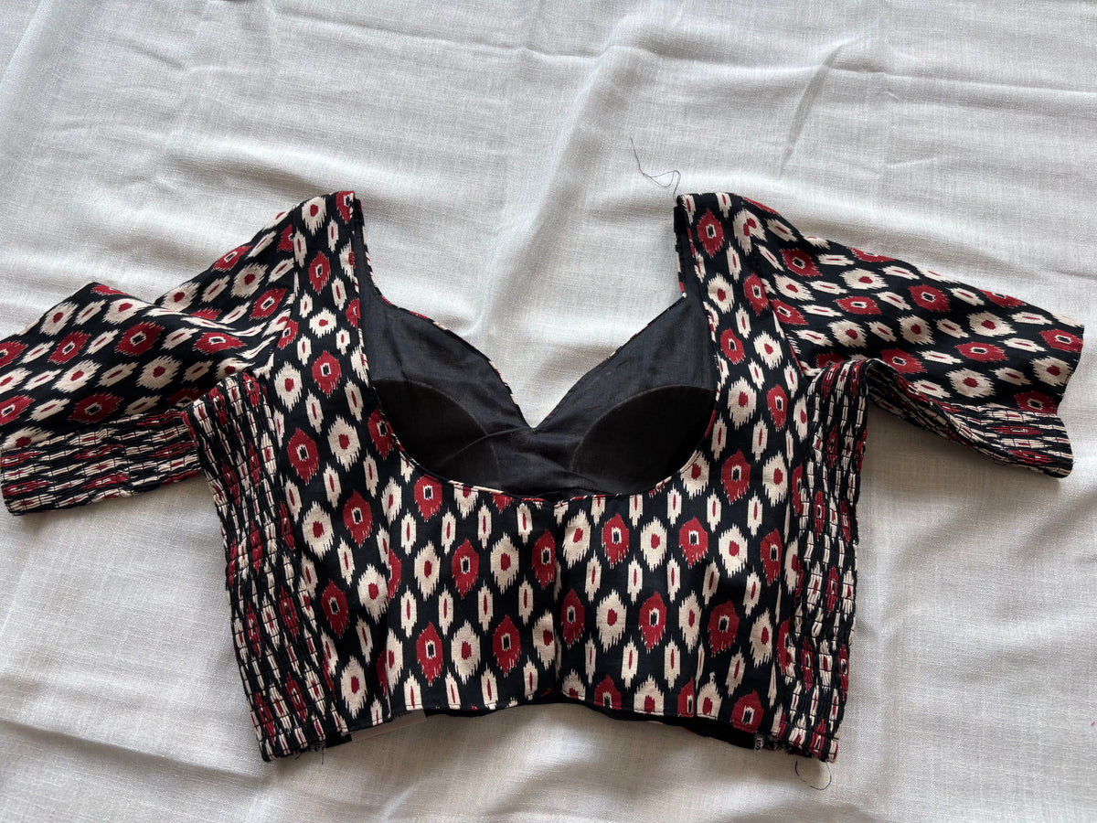 BLACK STRECHABLE BLOUSE