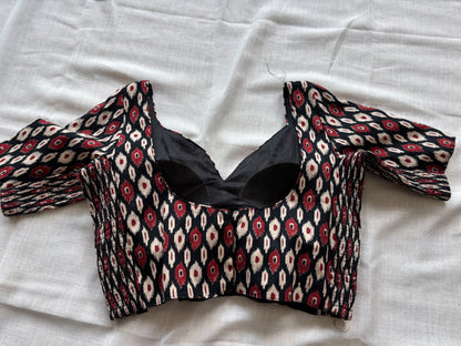 BLACK STRECHABLE BLOUSE