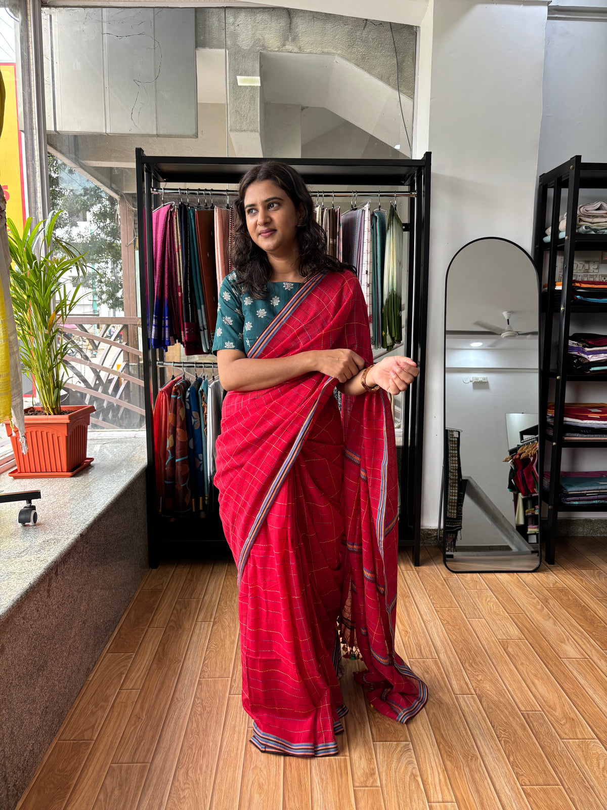RED KATHA CHECKS  MUL SAREE
