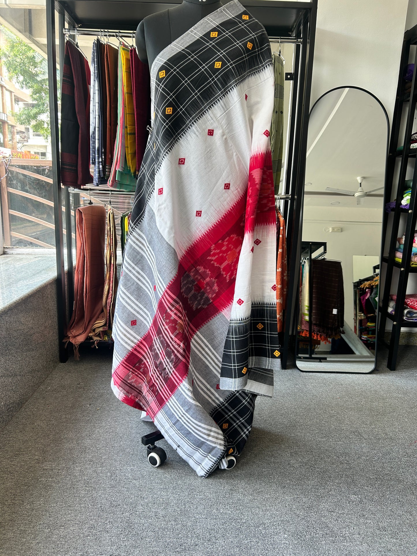 WHITE DHANIAKHALI SAREE