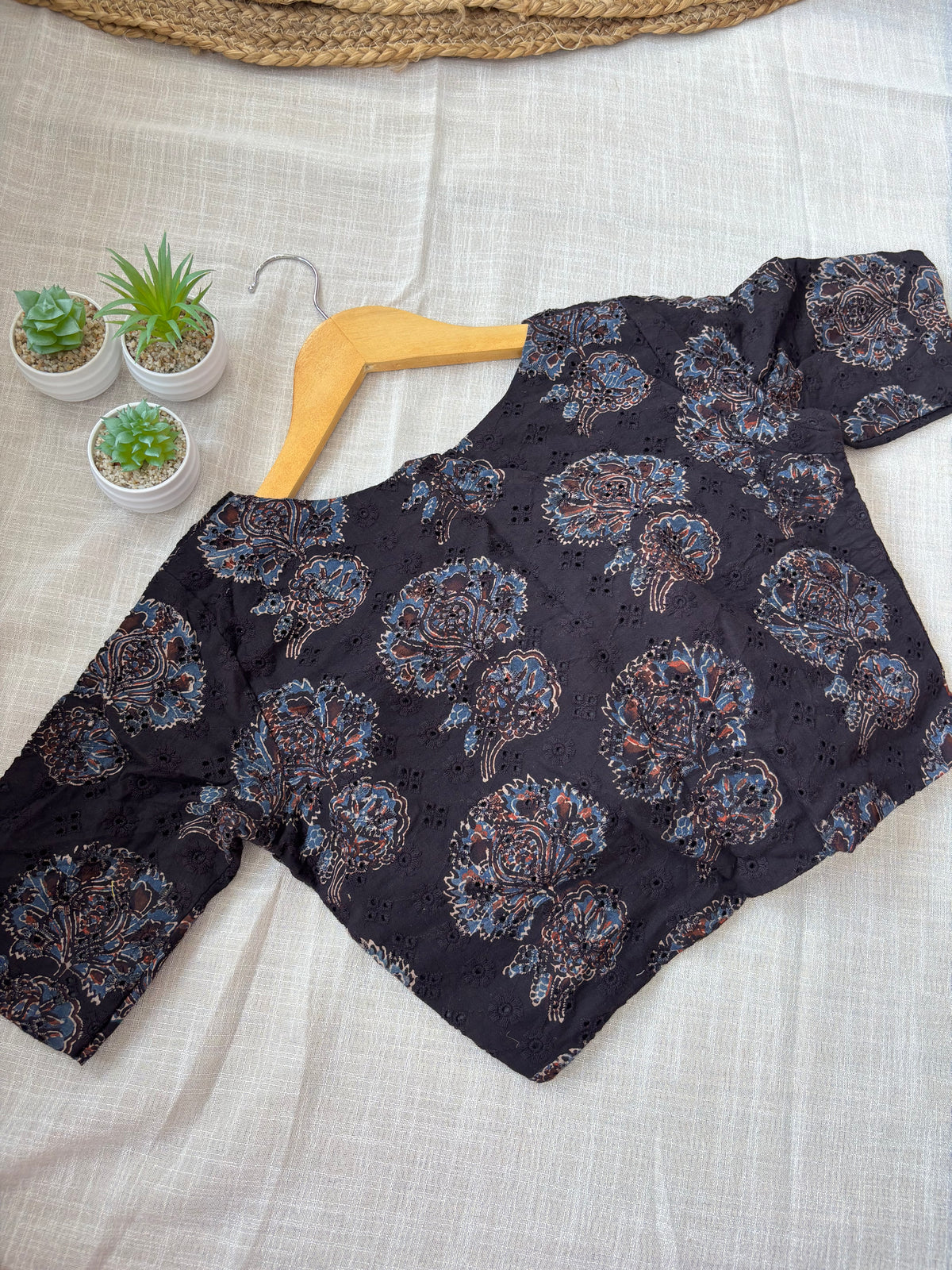 BLACK HAKOBA BLOUSE