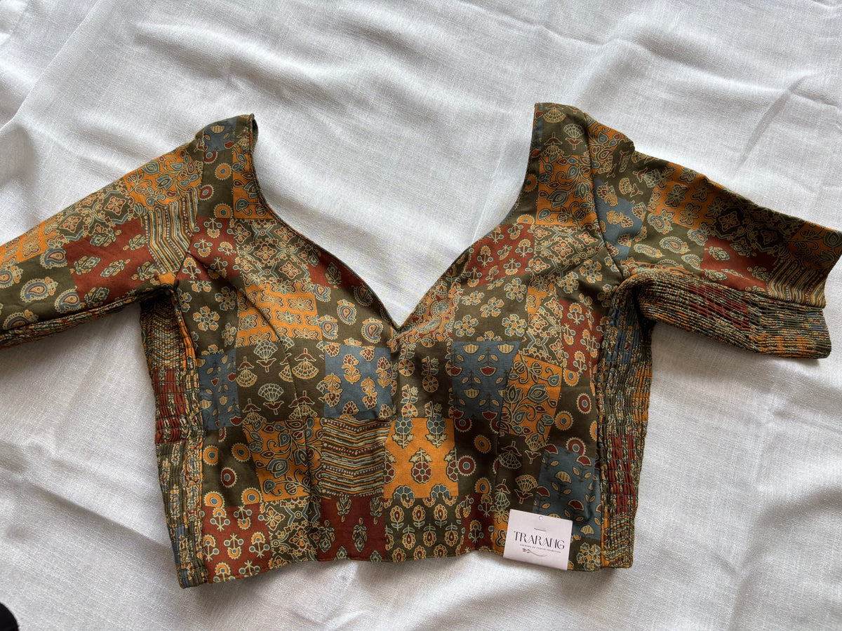 GREEN STRECHABLE BLOUSE