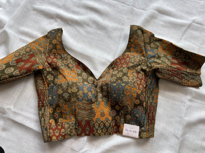 GREEN STRECHABLE BLOUSE