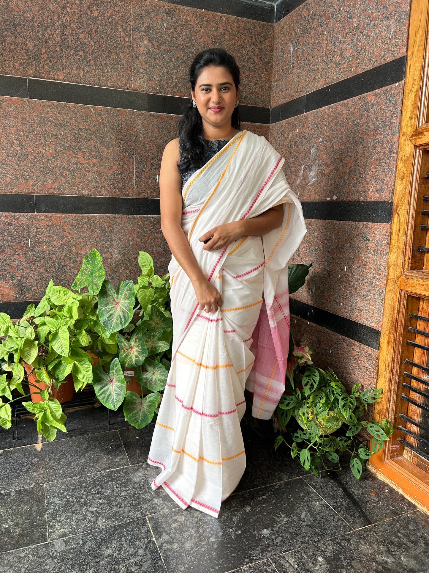 WHITE DHANIAKHALI SAREE