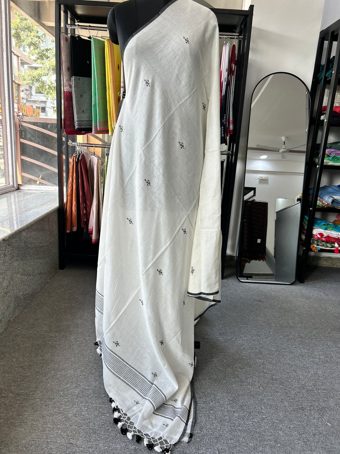 WHITE JAMDANI