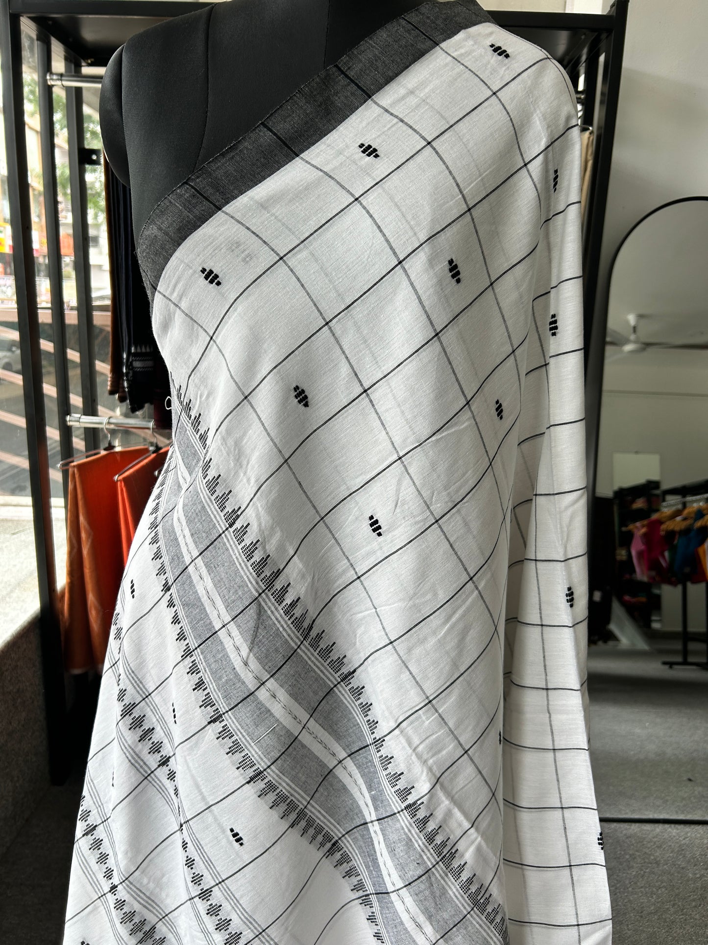 WHITE DHANIAKHALI SAREE