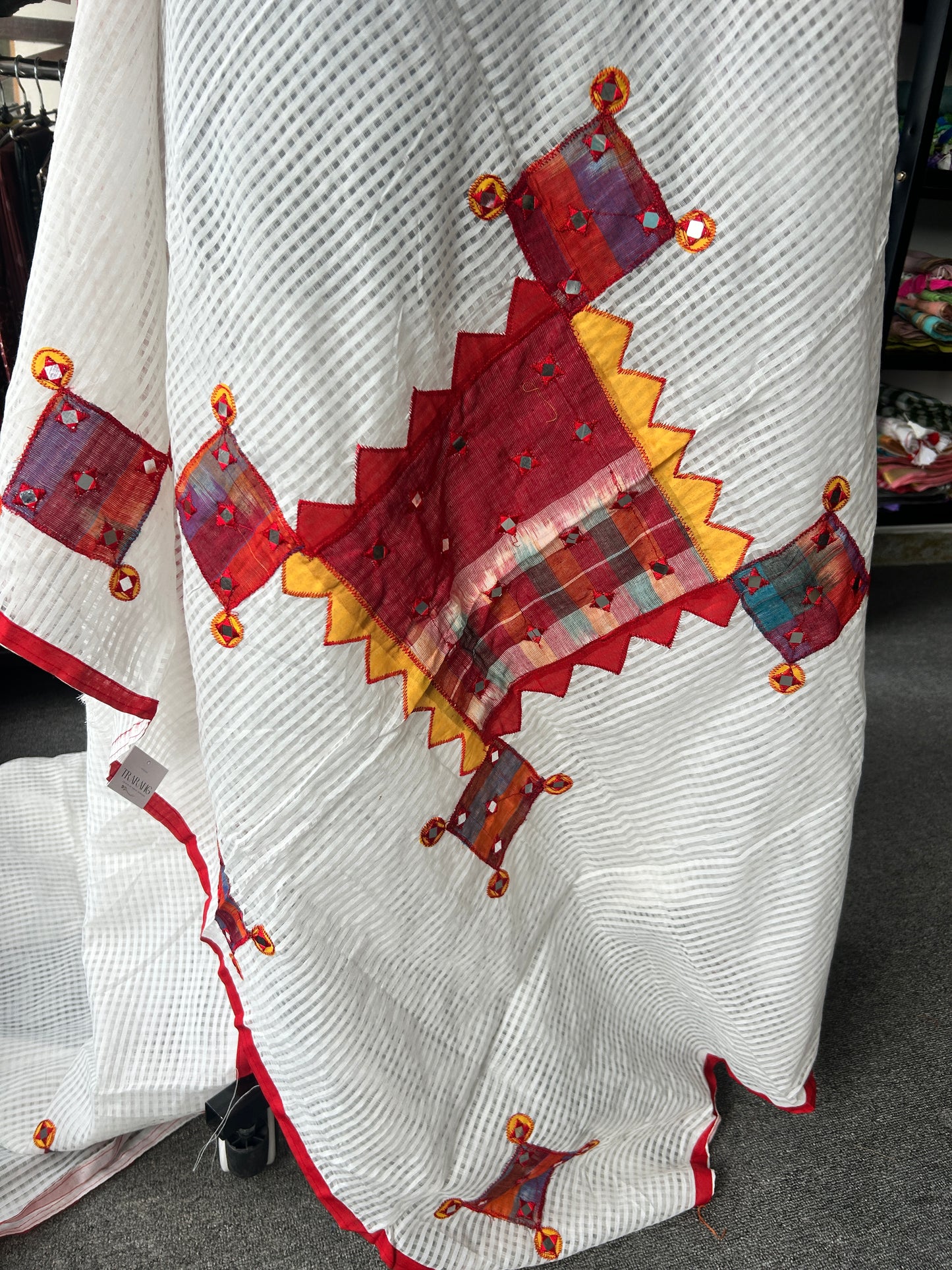 White applique kota