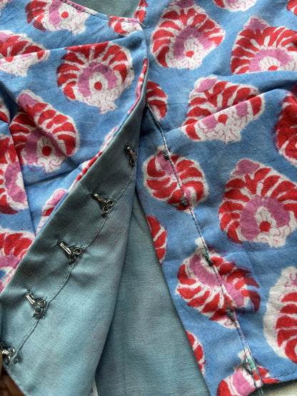 BLUE STRECHABLE BLOUSE
