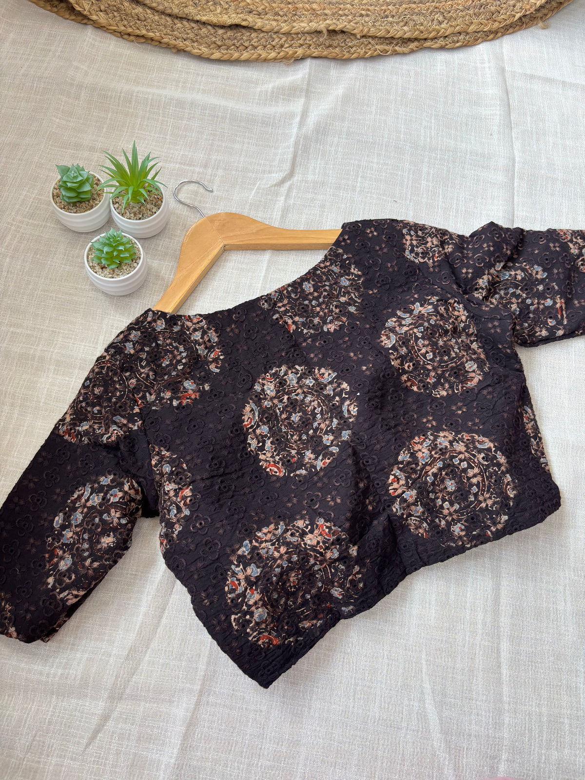 BLACK HAKOBA BLOUSE