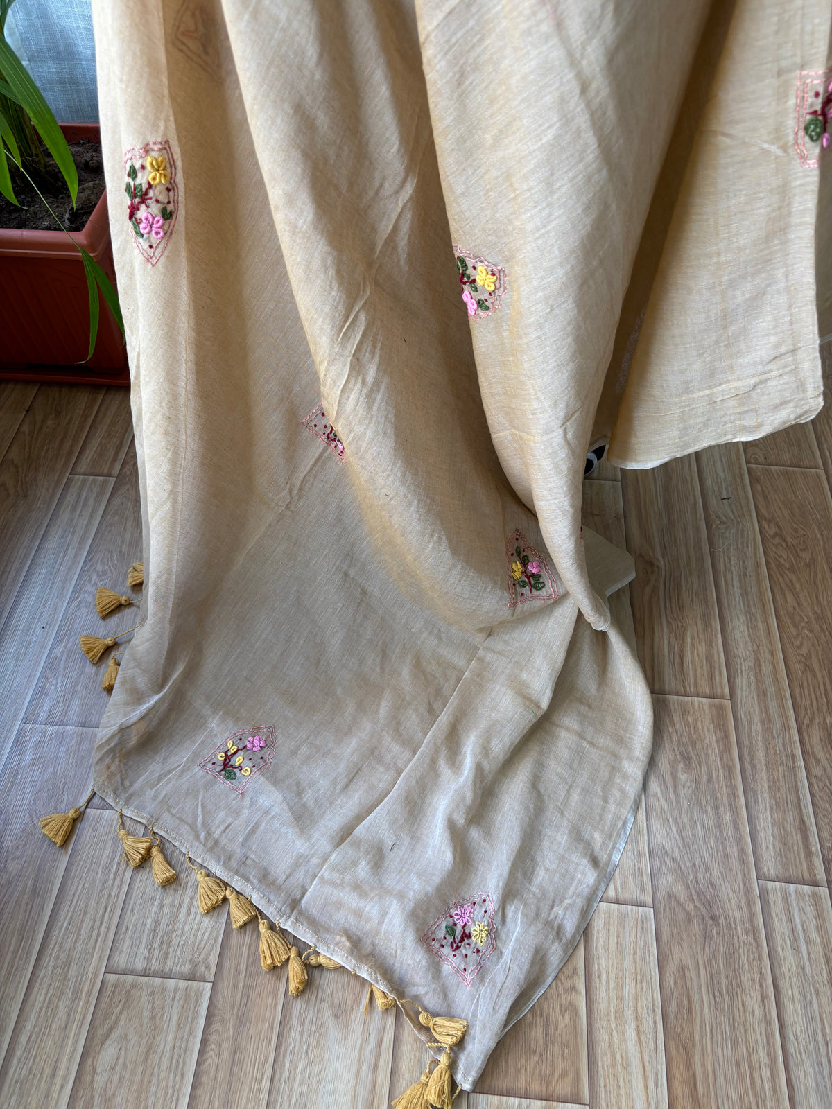 BEIGE EMBROIDERED MUL SAREE