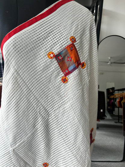 White applique kota