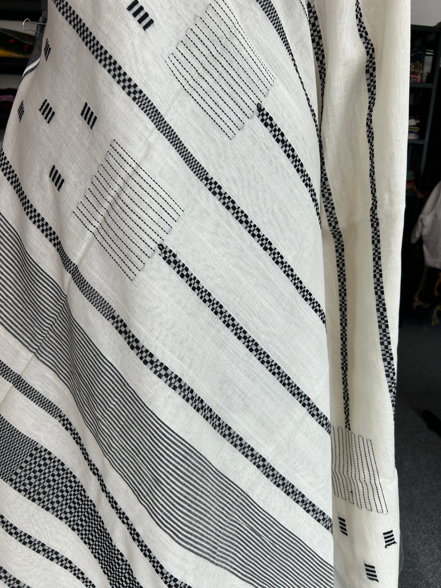 OFF-WHITE STRIPE JAMDANI
