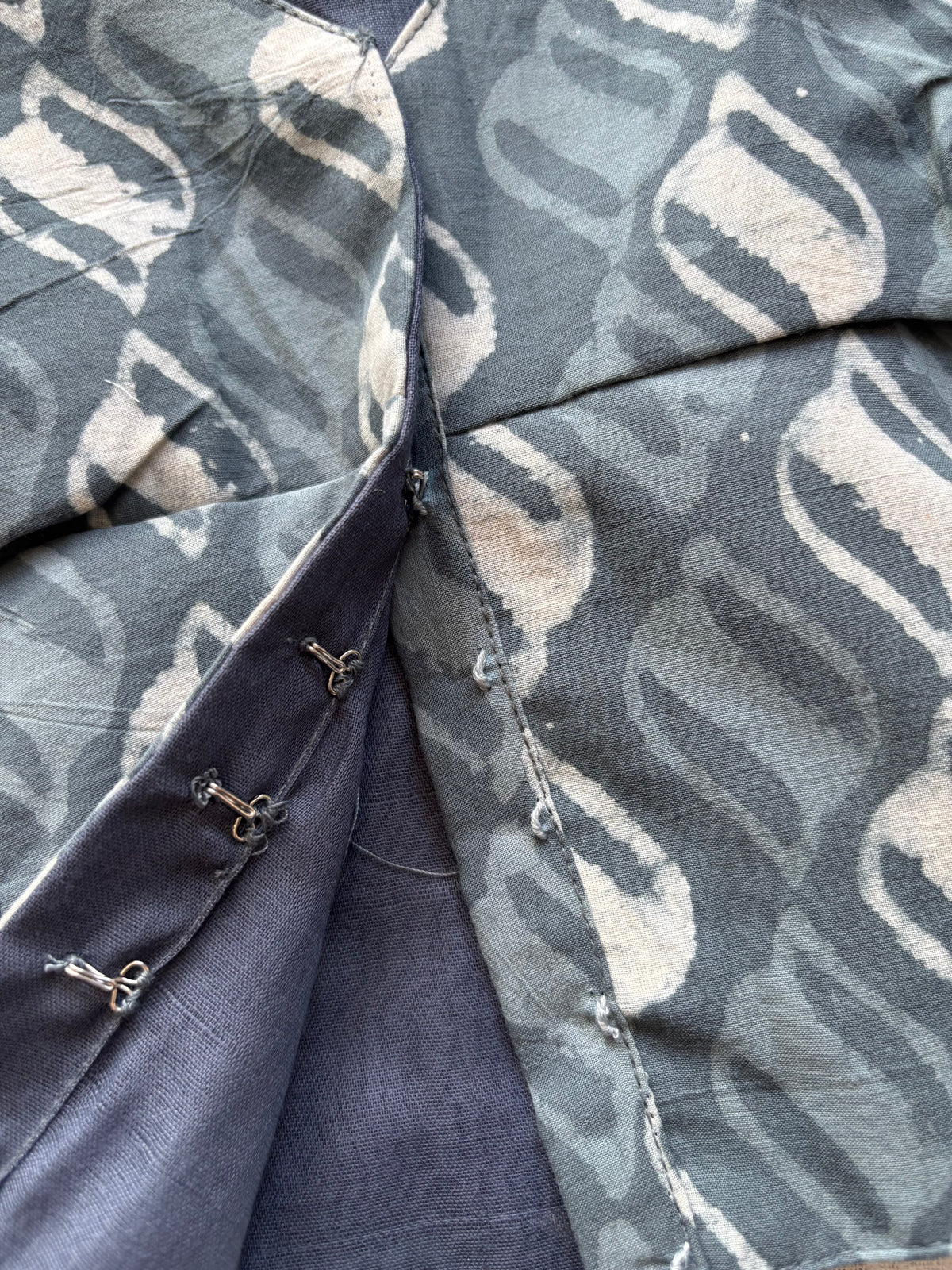 GREY STRECHABLE BLOUSE