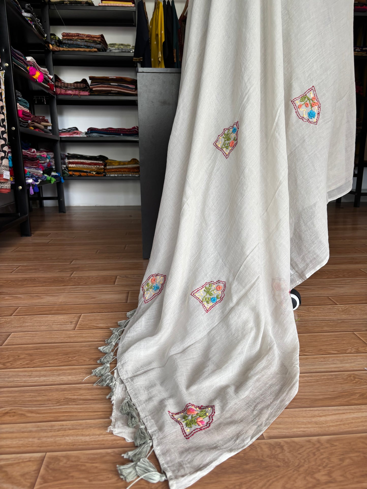 WHITE EMBROIDERED MUL SAREE