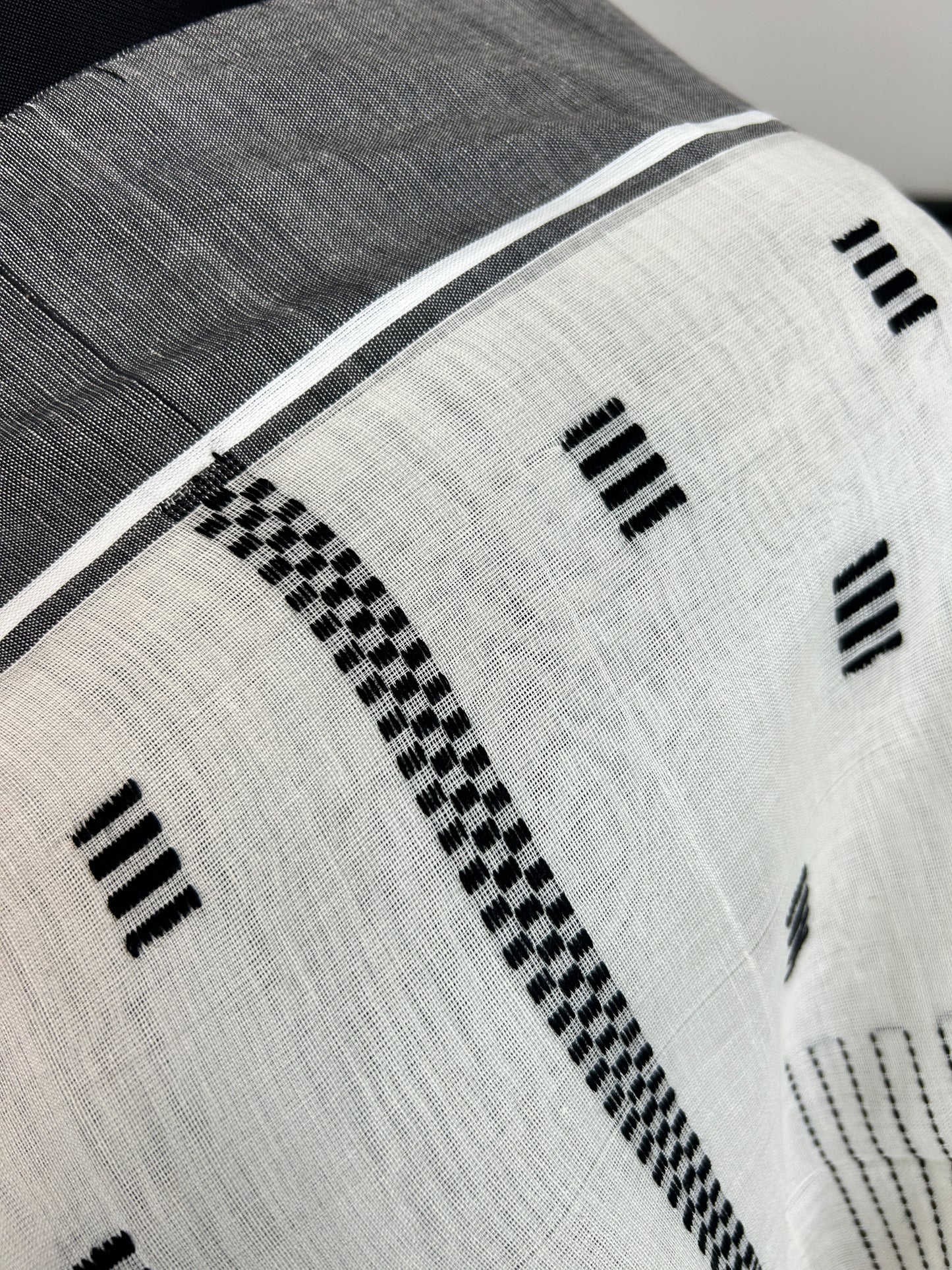 OFF-WHITE STRIPE JAMDANI